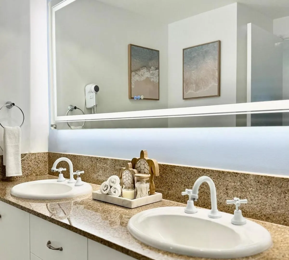 Luxury 2Bed 2Bath Poolview Apartment With Lift And 4Pools Cairns