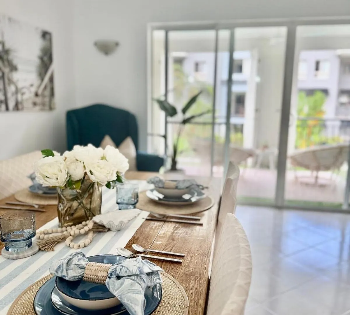 Luxury 2Bed 2Bath Poolview Apartment With Lift And 4Pools Cairns Australia